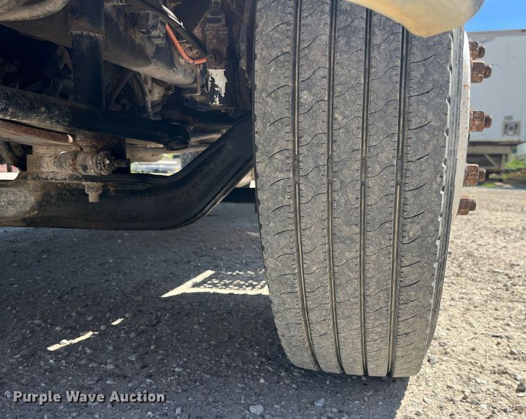 image for item MG9402 2006  Ford F750 Super Duty  dump flatbed truck