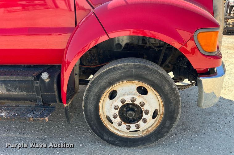 image for item MG9402 2006  Ford F750 Super Duty  dump flatbed truck