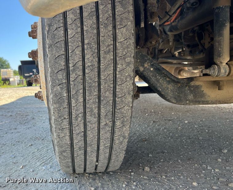 image for item MG9402 2006  Ford F750 Super Duty  dump flatbed truck