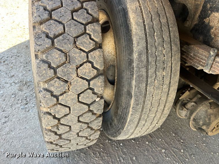 image for item MG9402 2006  Ford F750 Super Duty  dump flatbed truck