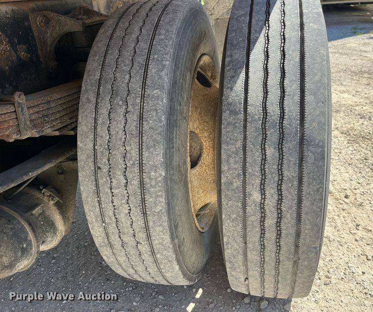 image for item MG9402 2006  Ford F750 Super Duty  dump flatbed truck