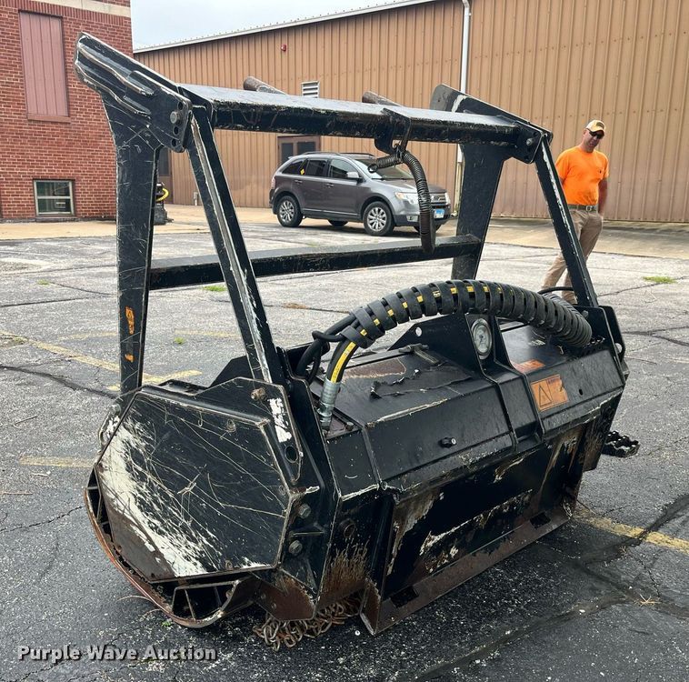 image for item MG9419 2016 Caterpillar HM415C  skid steer mulcher