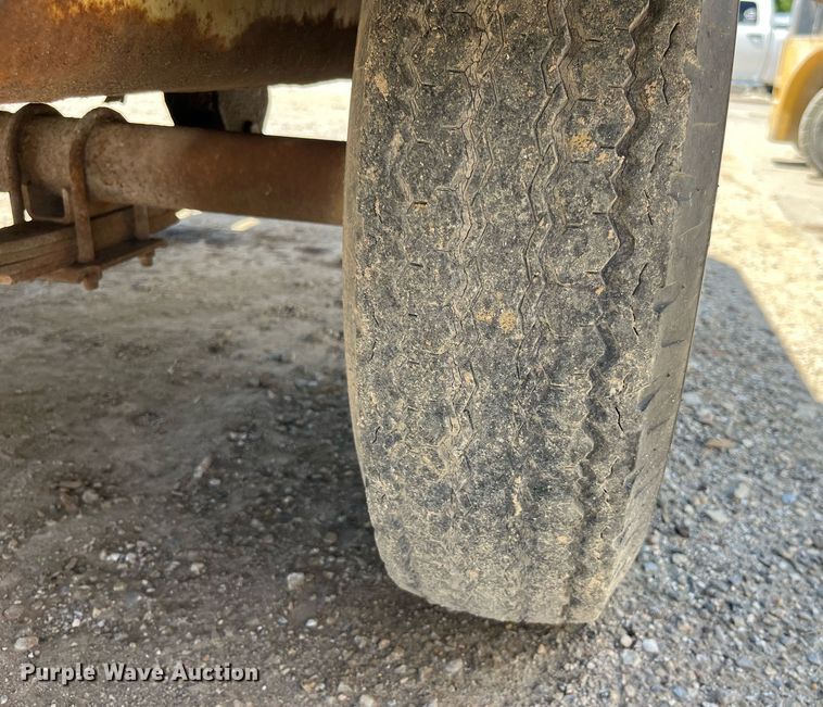 image for item MG9424 1996 Ingersoll Rand P185WJD  air compressor