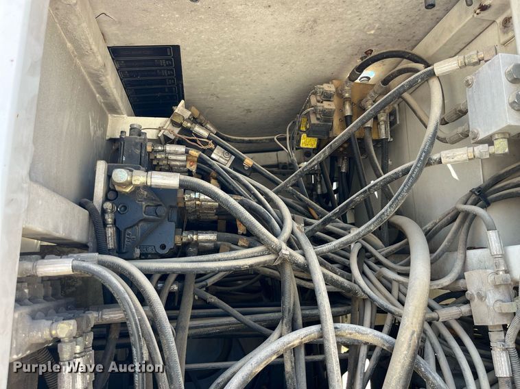 image for item MG9425 1999 Somero S-160  laser screed