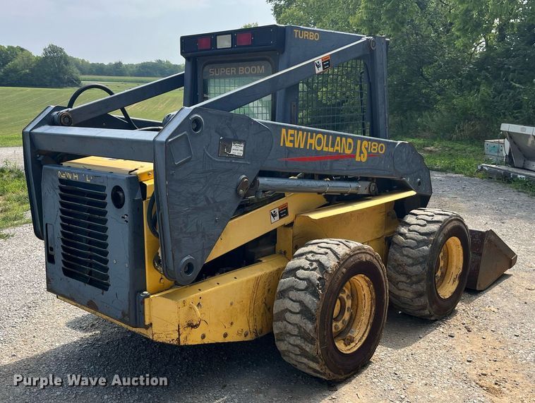 image for item MG9437 2000 New Holland LS180  skid steer loader