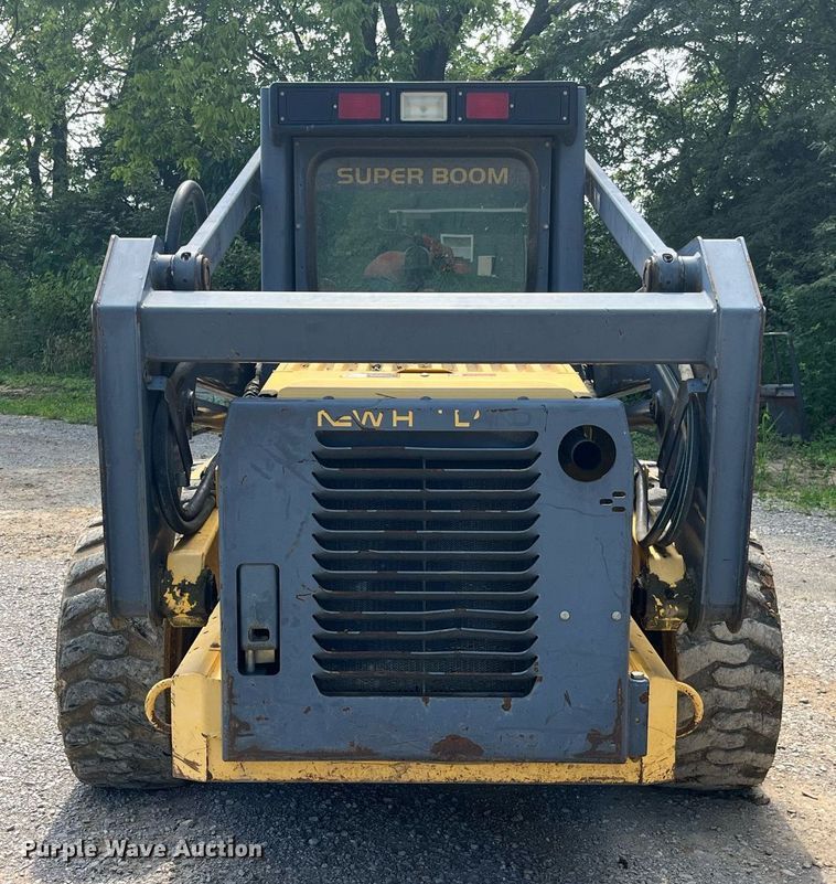 image for item MG9437 2000 New Holland LS180  skid steer loader