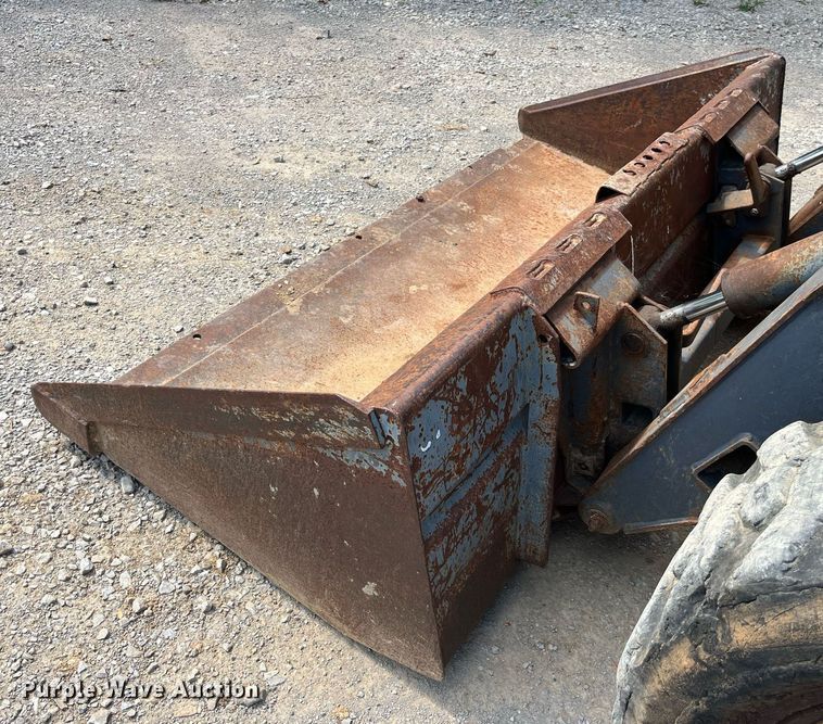 image for item MG9437 2000 New Holland LS180  skid steer loader