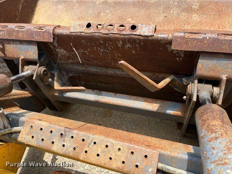 image for item MG9437 2000 New Holland LS180  skid steer loader