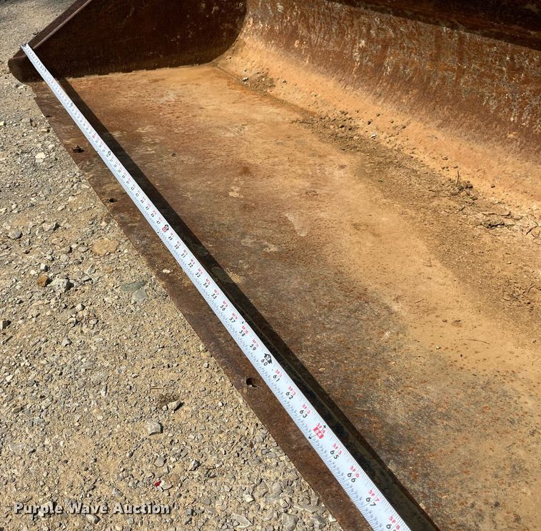 image for item MG9437 2000 New Holland LS180  skid steer loader