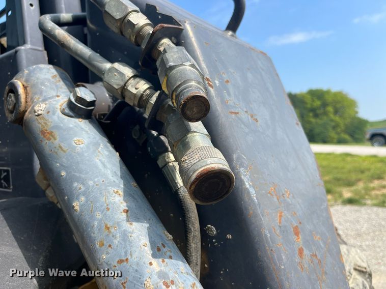 image for item MG9437 2000 New Holland LS180  skid steer loader