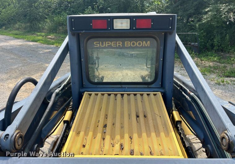 image for item MG9437 2000 New Holland LS180  skid steer loader