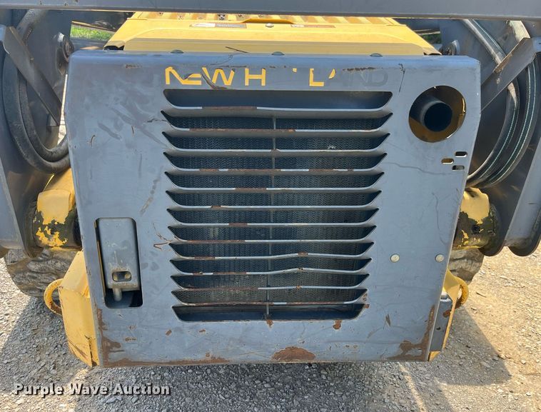 image for item MG9437 2000 New Holland LS180  skid steer loader