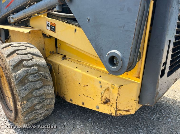 image for item MG9437 2000 New Holland LS180  skid steer loader
