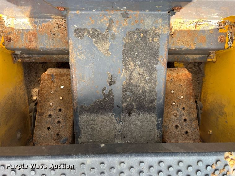 image for item MG9437 2000 New Holland LS180  skid steer loader