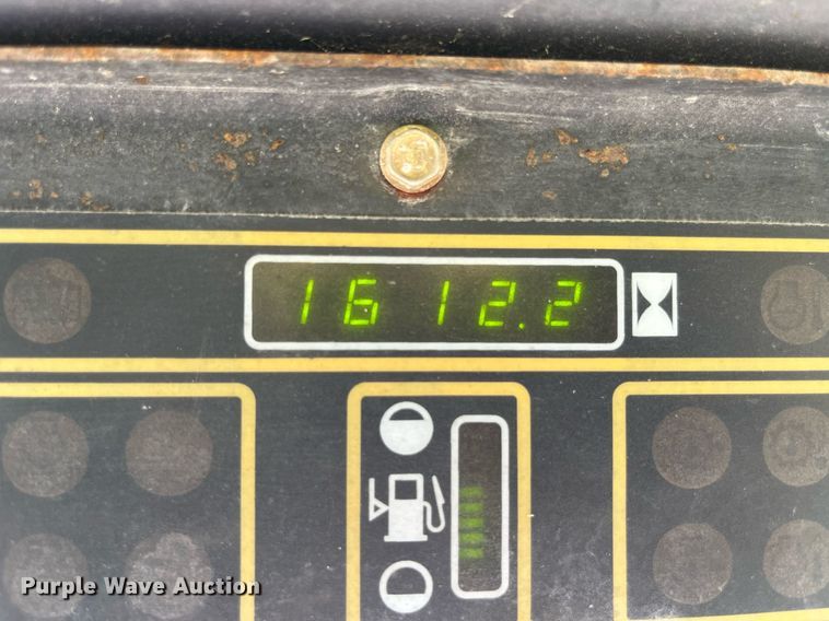 image for item MG9437 2000 New Holland LS180  skid steer loader