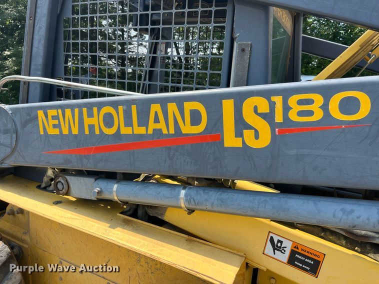image for item MG9437 2000 New Holland LS180  skid steer loader