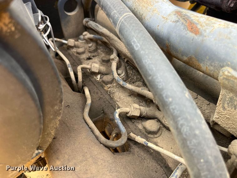 image for item MG9437 2000 New Holland LS180  skid steer loader