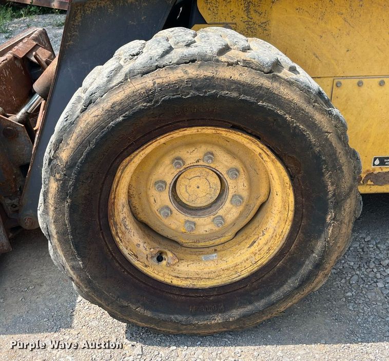 image for item MG9437 2000 New Holland LS180  skid steer loader