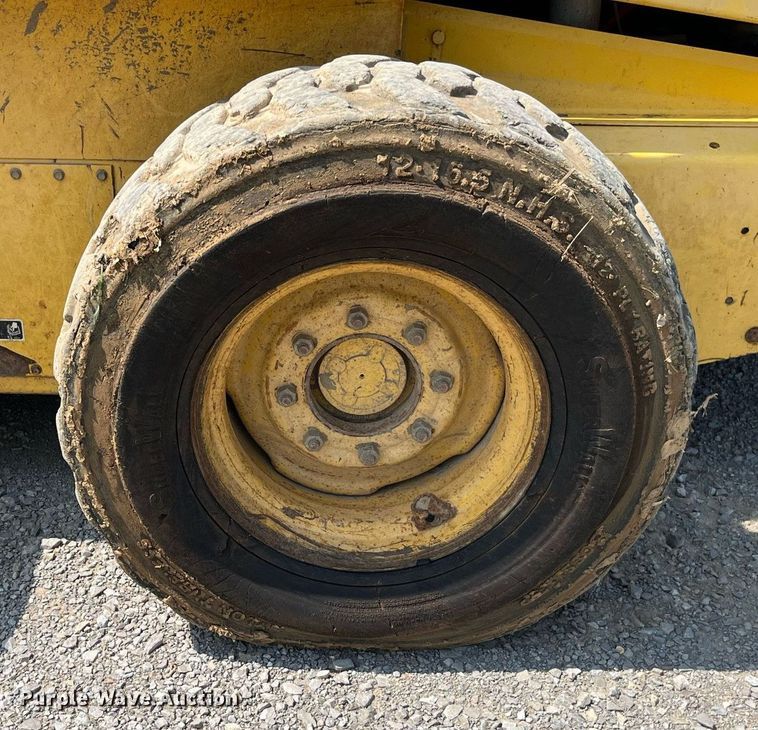 image for item MG9437 2000 New Holland LS180  skid steer loader