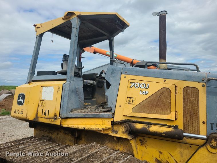 image for item MG9722 2006 John Deere 700J  dozer