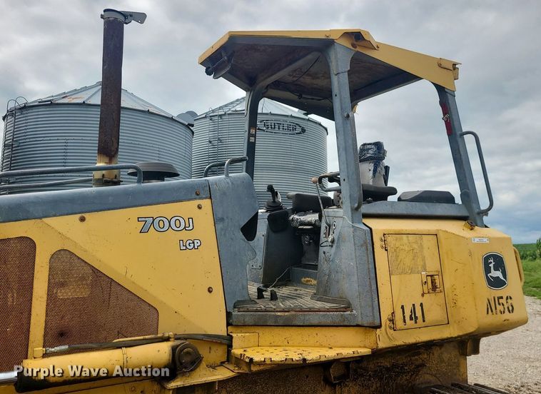 image for item MG9722 2006 John Deere 700J  dozer