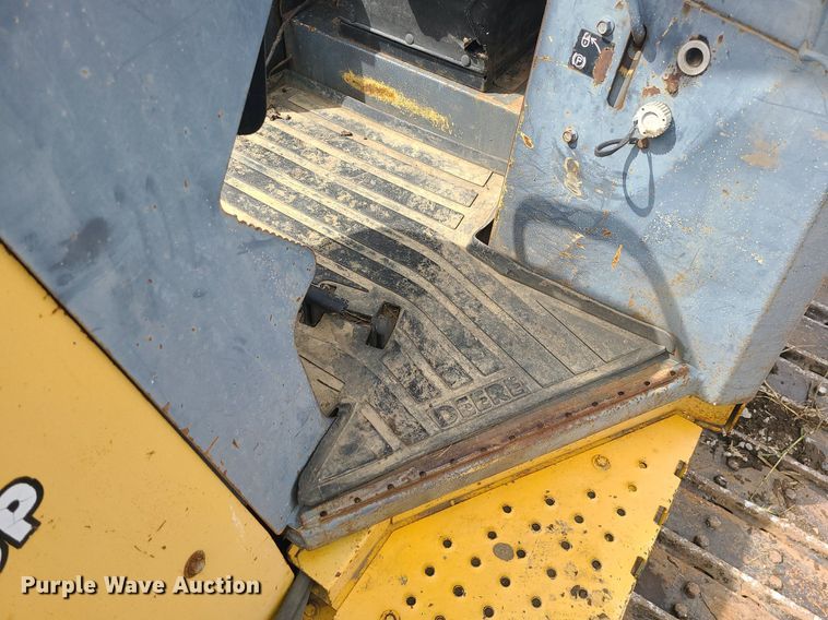 image for item MG9722 2006 John Deere 700J  dozer