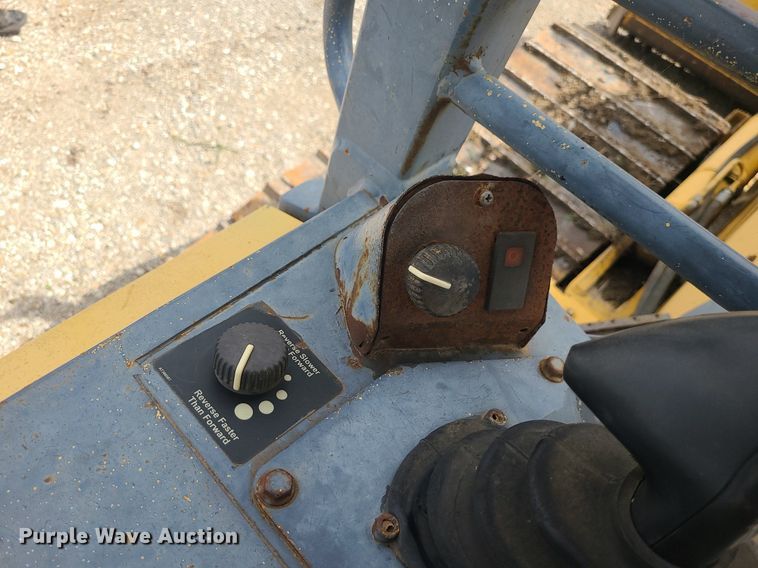 image for item MG9722 2006 John Deere 700J  dozer