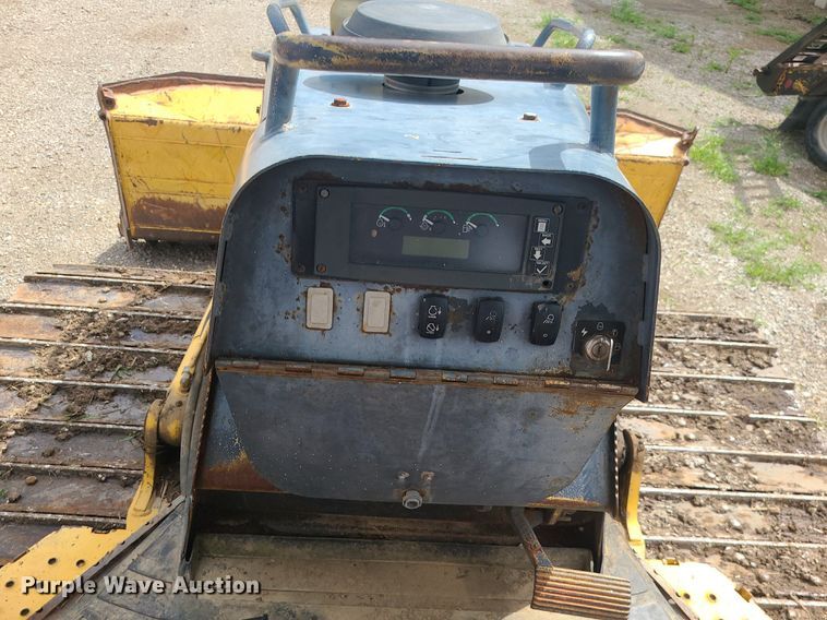 image for item MG9722 2006 John Deere 700J  dozer