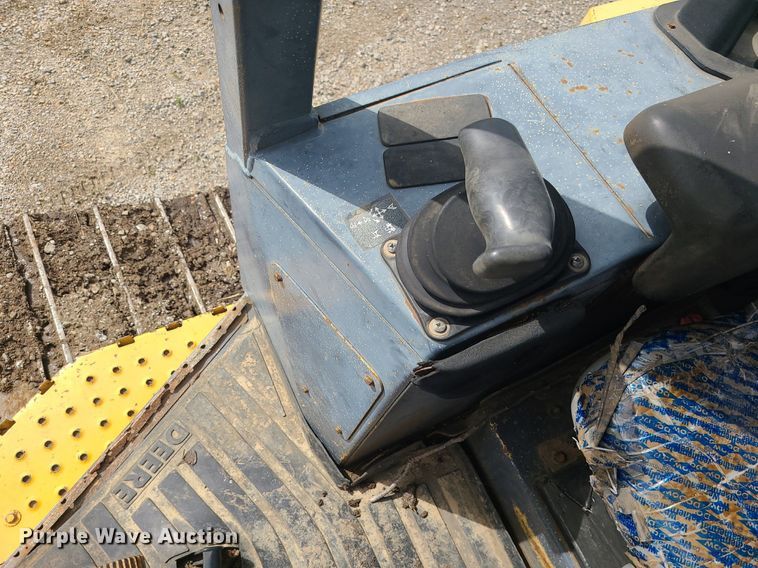 image for item MG9722 2006 John Deere 700J  dozer