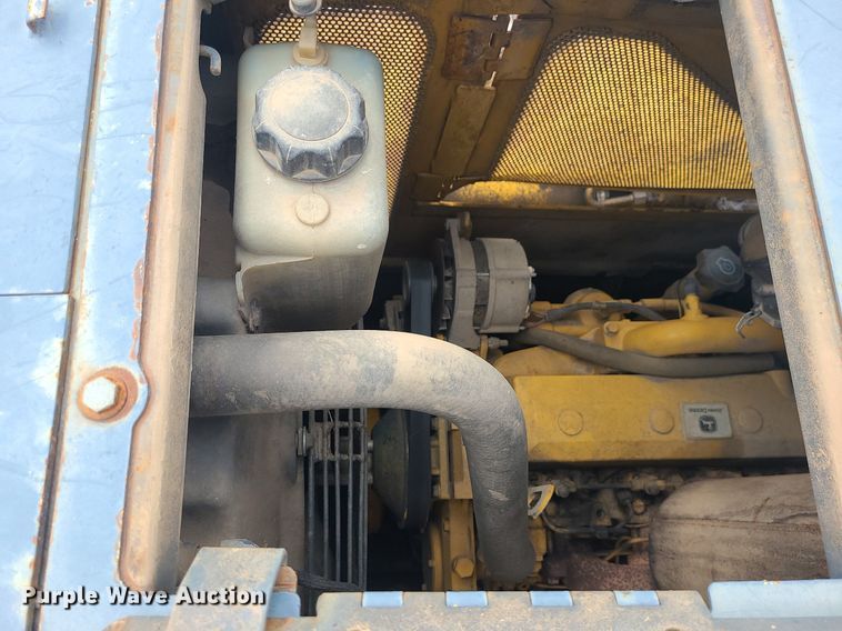 image for item MG9722 2006 John Deere 700J  dozer