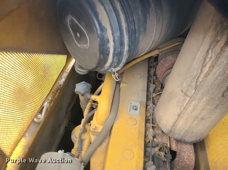 image for item MG9722 2006 John Deere 700J  dozer