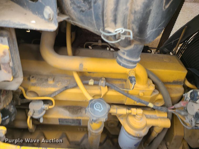 image for item MG9722 2006 John Deere 700J  dozer