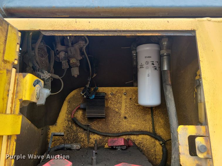 image for item MG9722 2006 John Deere 700J  dozer