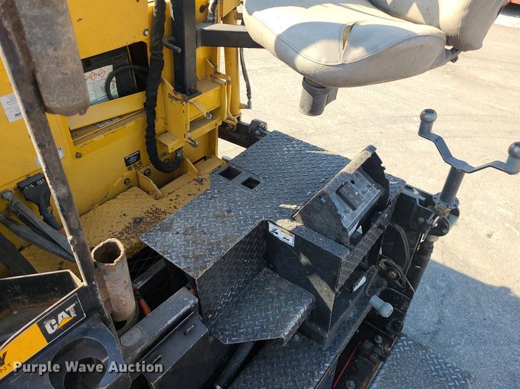 image for item MG9737 2016 Weiler P385B  paver