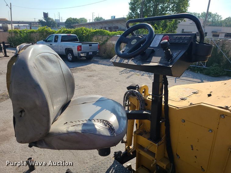 image for item MG9737 2016 Weiler P385B  paver