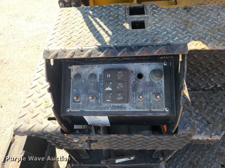 image for item MG9737 2016 Weiler P385B  paver