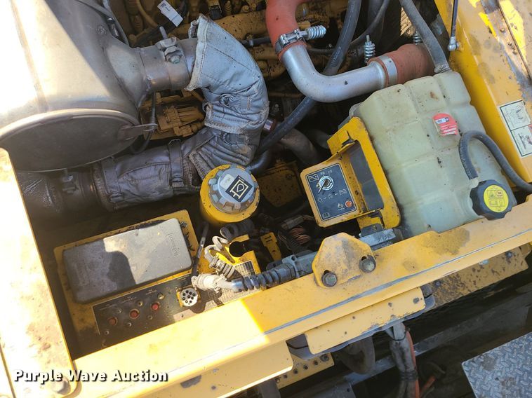 image for item MG9737 2016 Weiler P385B  paver