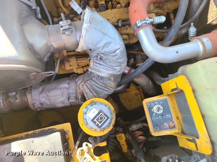 image for item MG9737 2016 Weiler P385B  paver