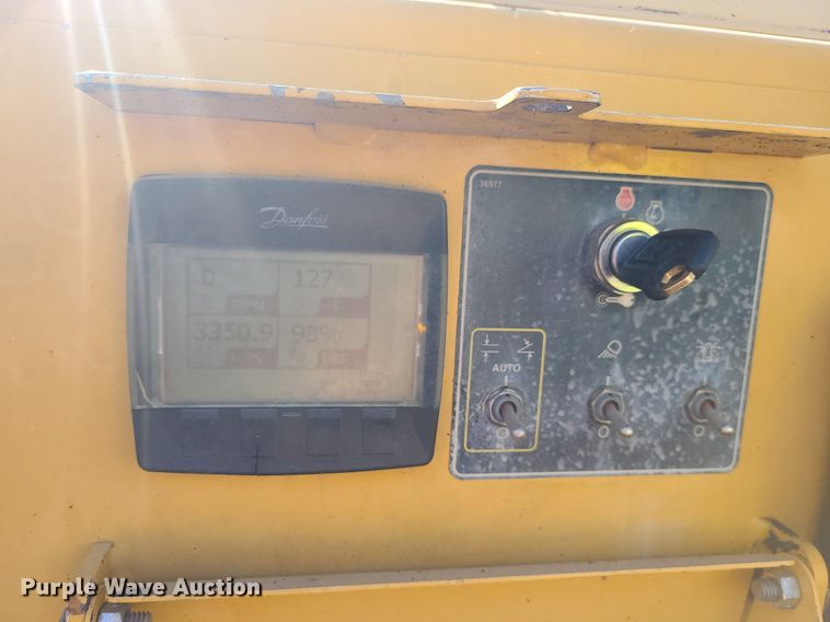 image for item MG9737 2016 Weiler P385B  paver