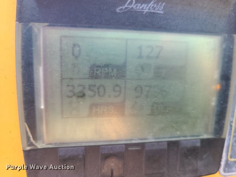 image for item MG9737 2016 Weiler P385B  paver