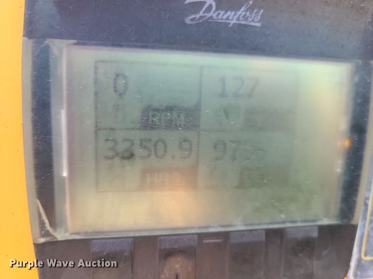 image for item MG9737 2016 Weiler P385B  paver