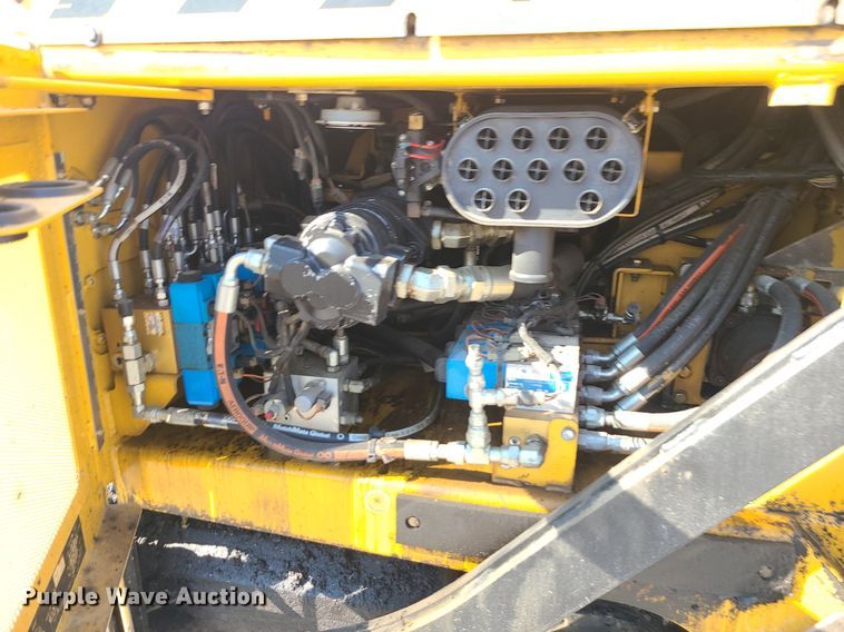 image for item MG9737 2016 Weiler P385B  paver