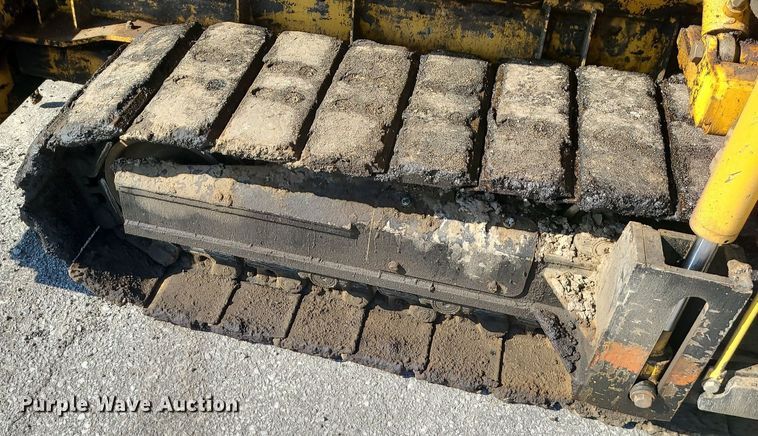 image for item MG9737 2016 Weiler P385B  paver