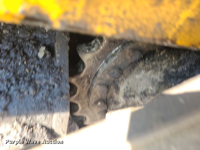 image for item MG9737 2016 Weiler P385B  paver