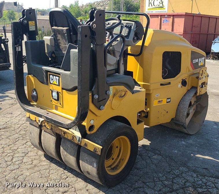 image for item MG9738 2019 Caterpillar CC24B  combination vibratory roller