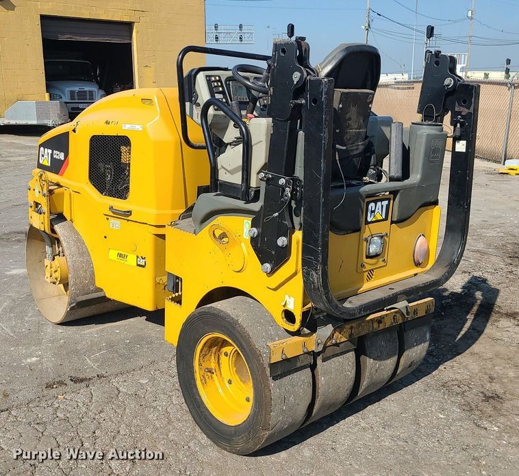 image for item MG9738 2019 Caterpillar CC24B  combination vibratory roller