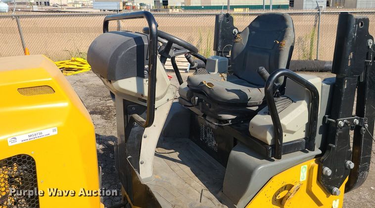 image for item MG9738 2019 Caterpillar CC24B  combination vibratory roller