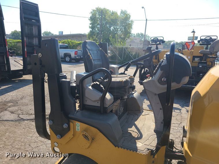 image for item MG9738 2019 Caterpillar CC24B  combination vibratory roller