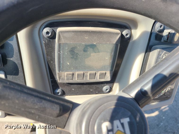 image for item MG9738 2019 Caterpillar CC24B  combination vibratory roller