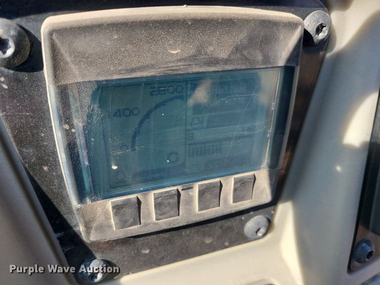 image for item MG9738 2019 Caterpillar CC24B  combination vibratory roller